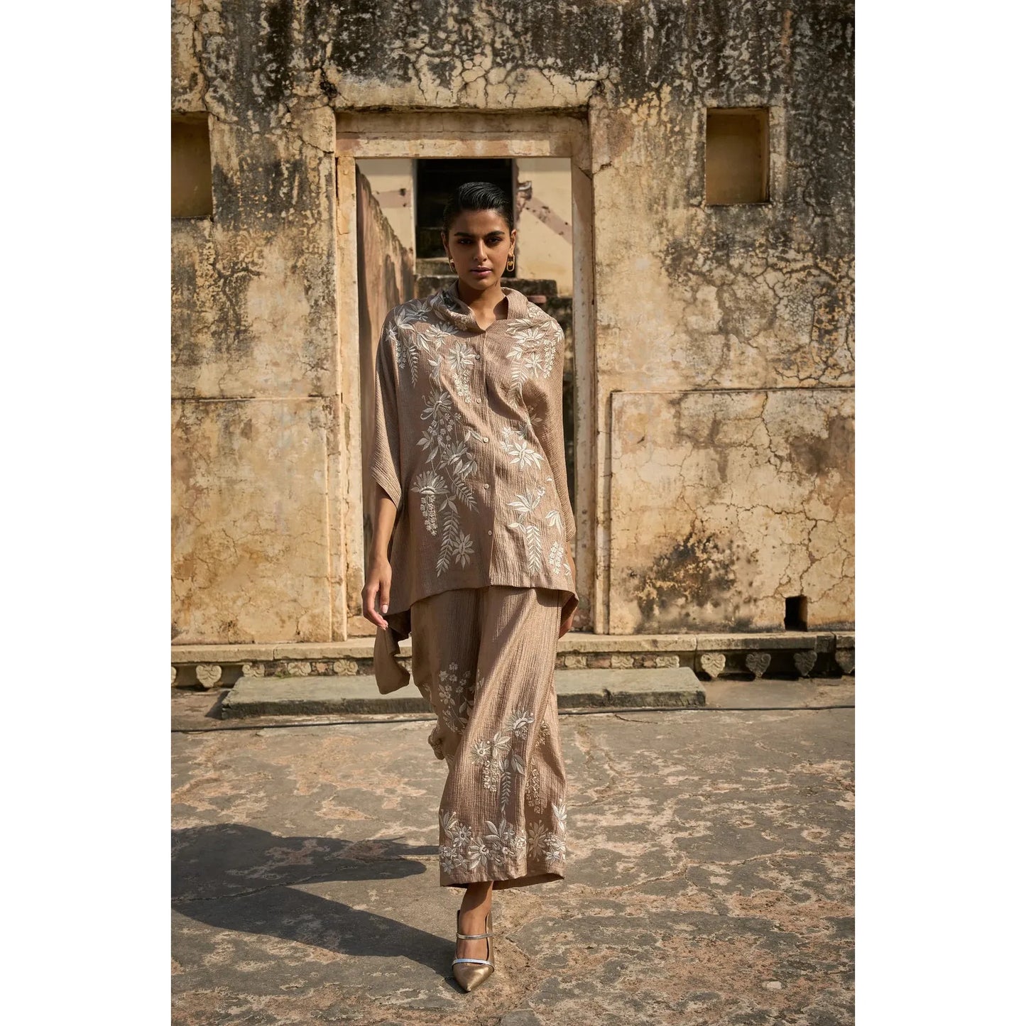 Embroidered Wide-Legged Pant