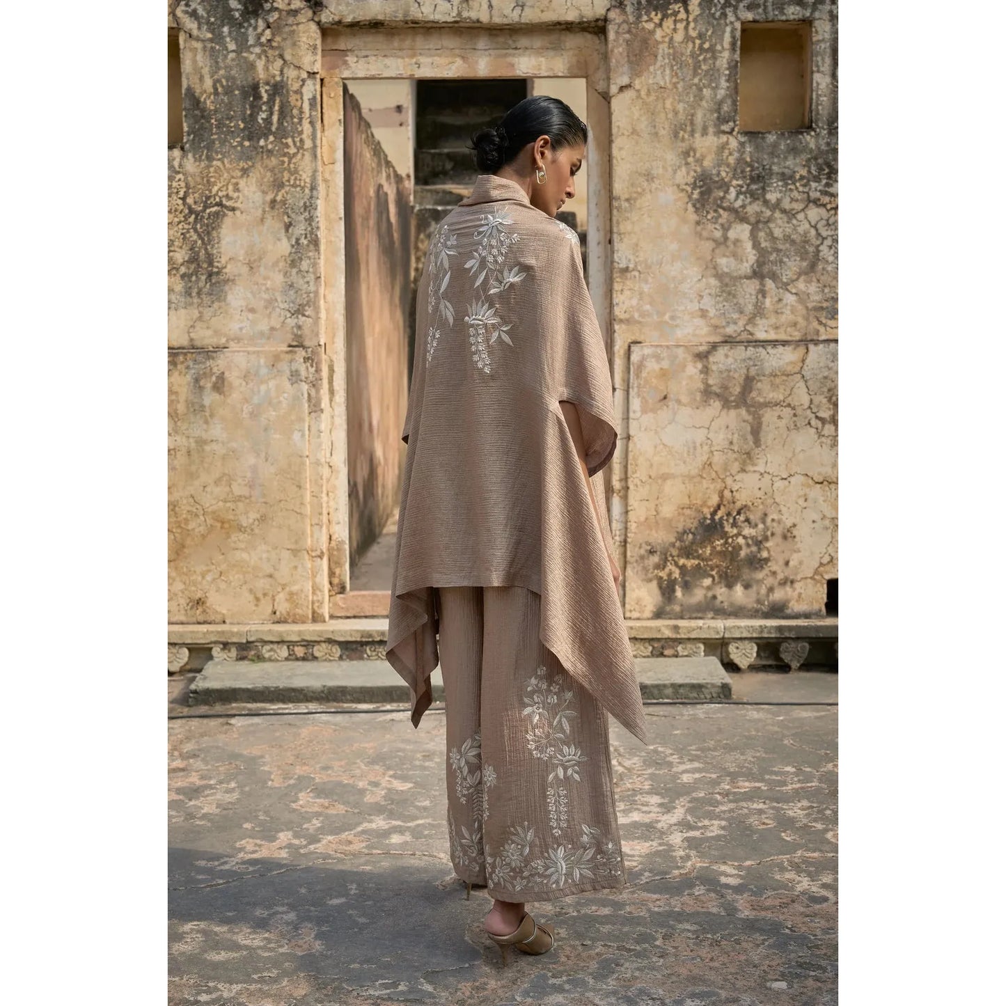 Embroidered Wide-Legged Pant