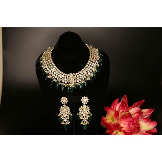 Stunning Kundan Necklace with Emerald Green Drops: Timeless Elegance for Every Occasion