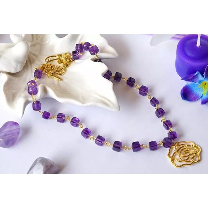 Silver Necklace in gold finish with amethyst for spiritual healing
